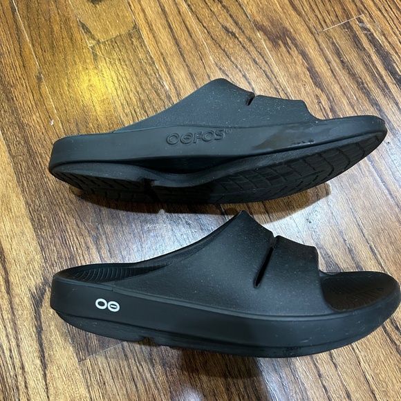 Oofos - ooahh black sandals - Picture 3 of 4